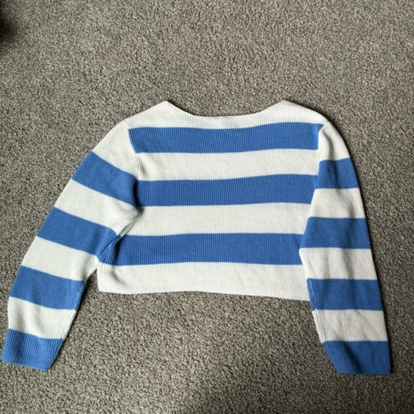Divided H&M Pullover Sweater Sz Large Cozy Blue and White Striped Cropped Top - Picture 2 of 3